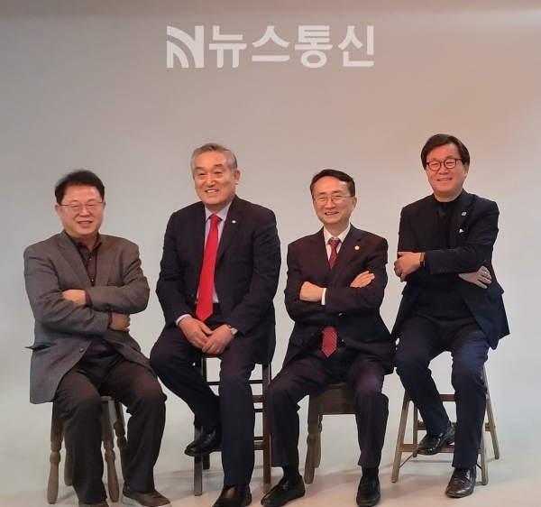좌로부터 (사)한국기업회생경영협회 이두희,장순호회장,하상현수석,김승수부회장