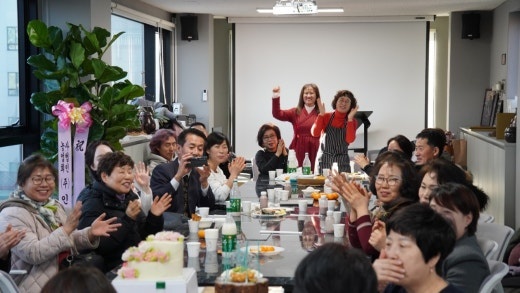 2023년 12월 17일 - 한국장류발효인협회와 한국치유식품업중앙회는 지난 12월 17일, 종로구 운니동 57에 위치한 한국치유식품연구원의 개원식을 성황리에 개최했다.